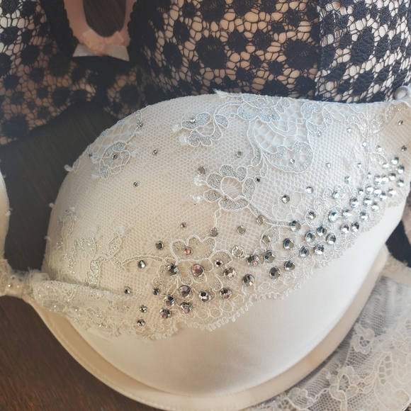 Bundle/3 Victoria Secret 34D Bras - Picture 7 of 7